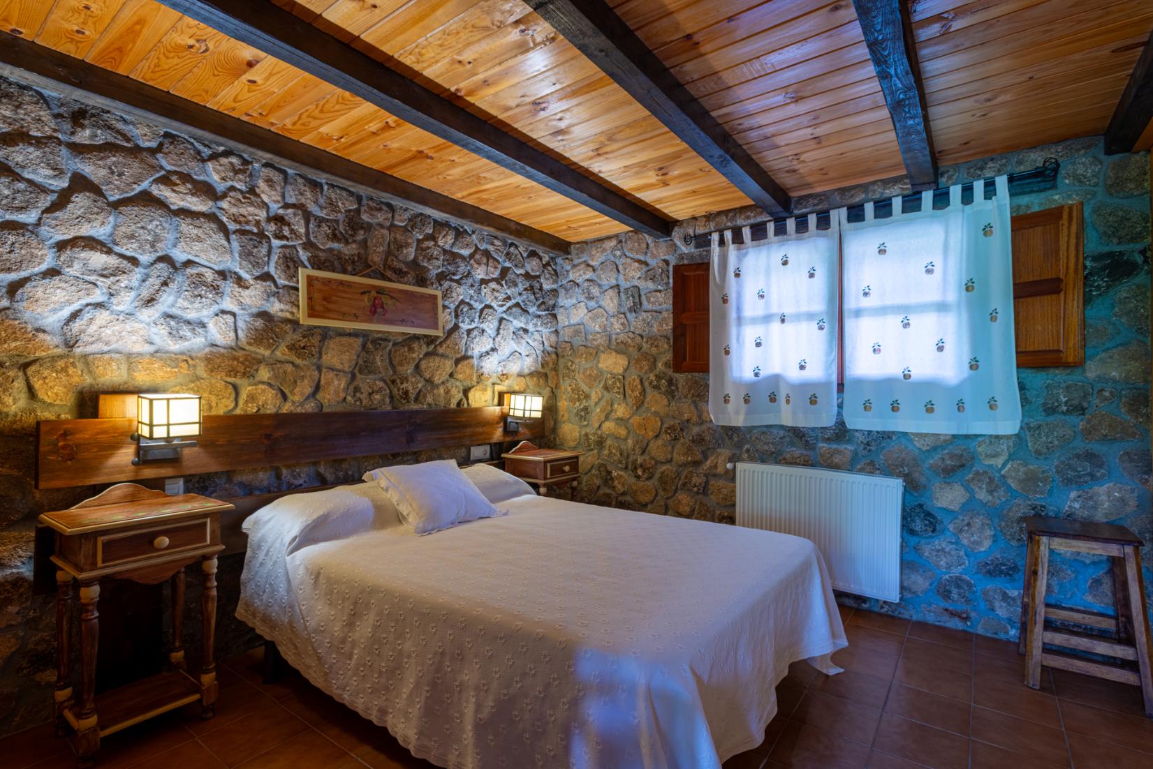 dormitorio cama doble PICOTA