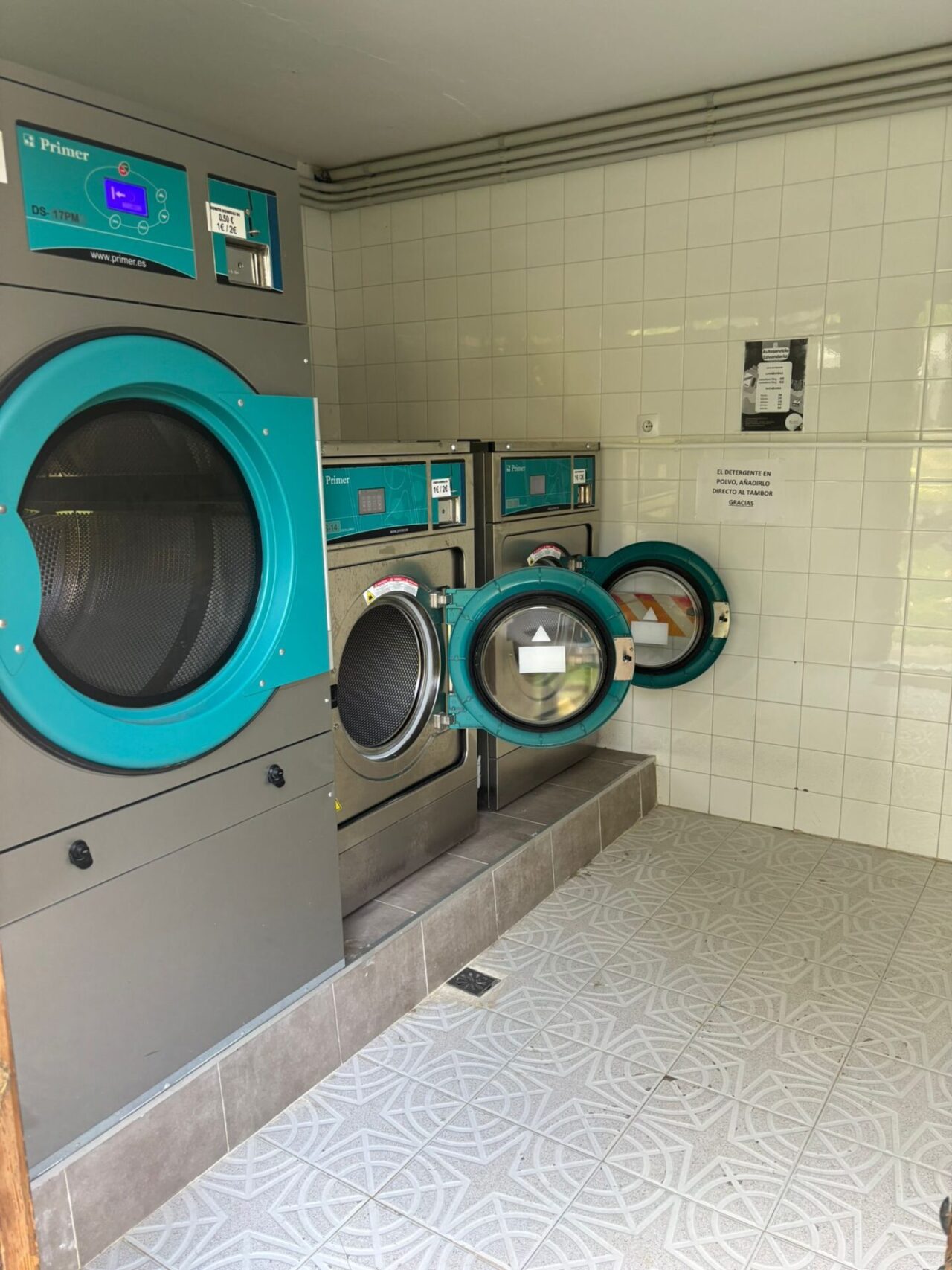 Área de autocaravanas Camping Bungalows Rio Jerte | Valle del Jerte | Piscina natural en Navaconcejo, Cáceres